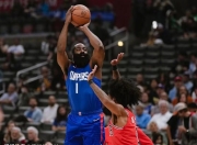 3377体育-哈登回归赛场，逆转首场状态亮眼，公牛观众沸腾！的简单介绍